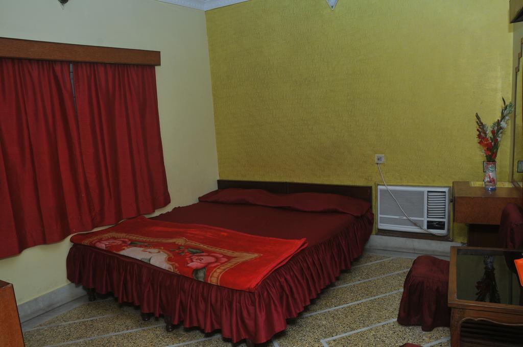 New Hotel White Palace Calcutta Exteriör bild