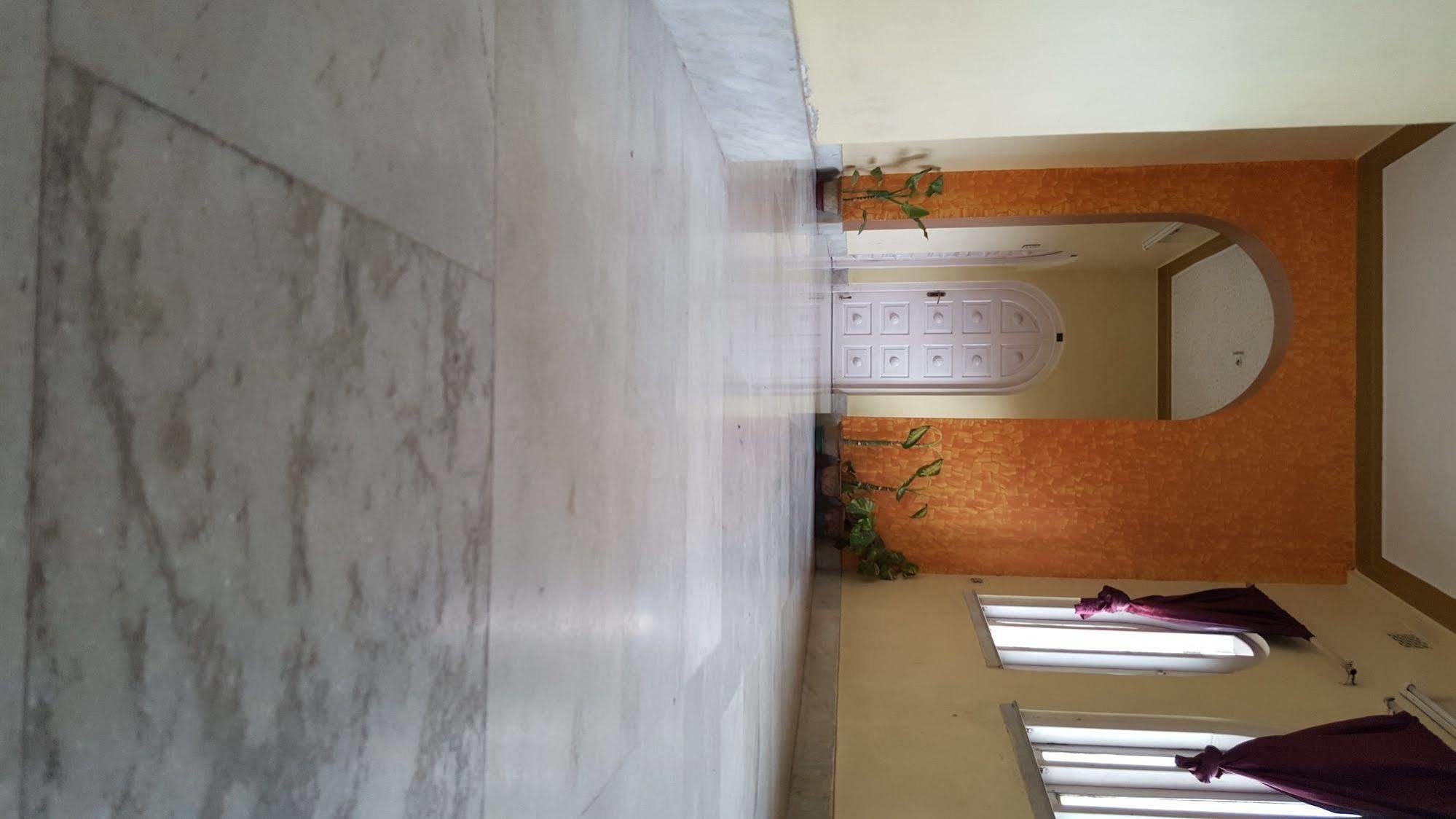 New Hotel White Palace Calcutta Exteriör bild