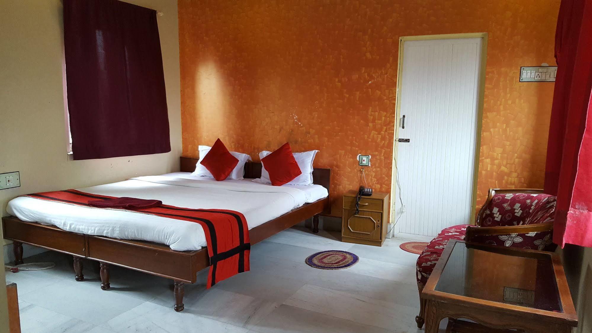 New Hotel White Palace Calcutta Exteriör bild