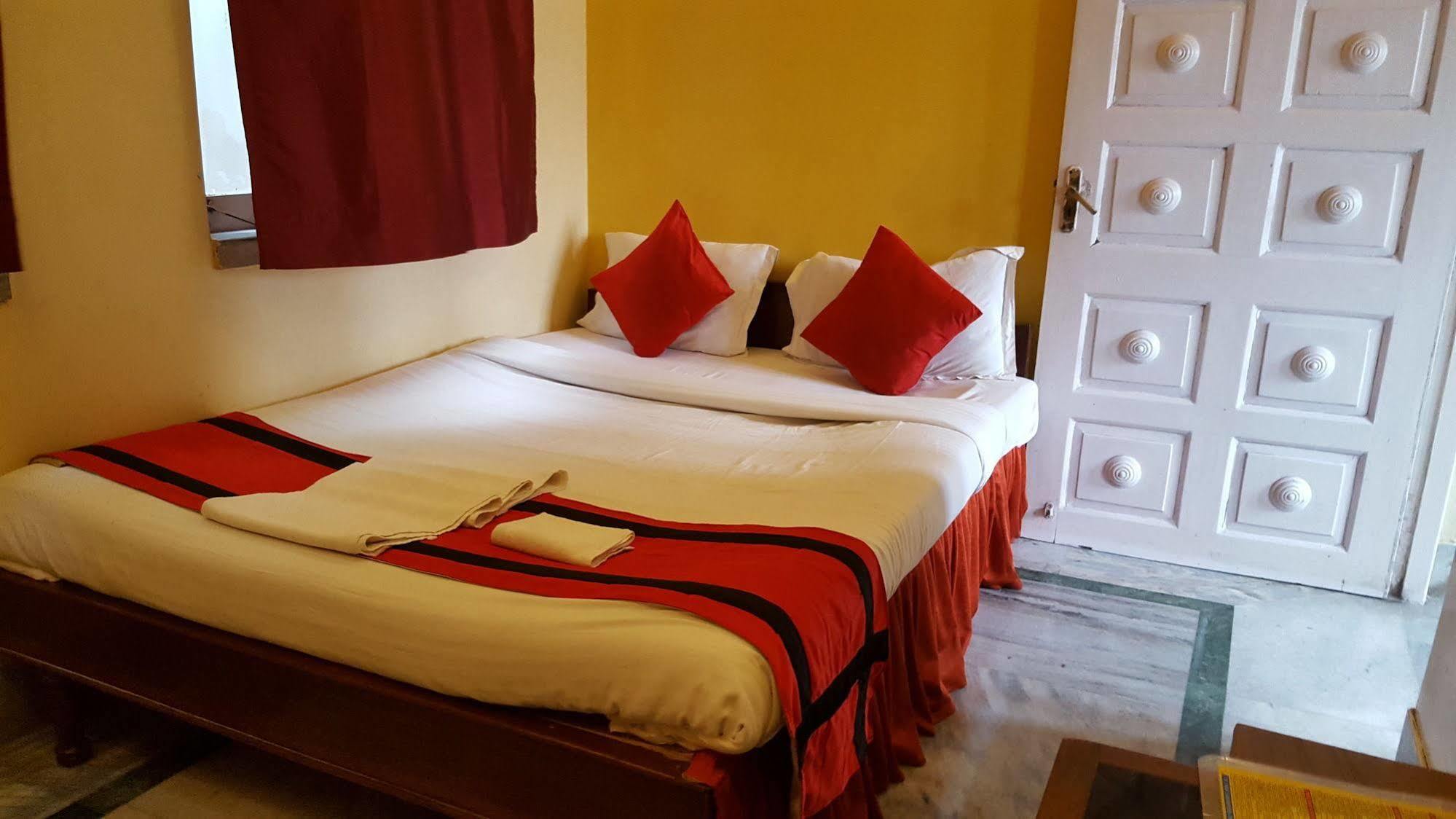 New Hotel White Palace Calcutta Exteriör bild
