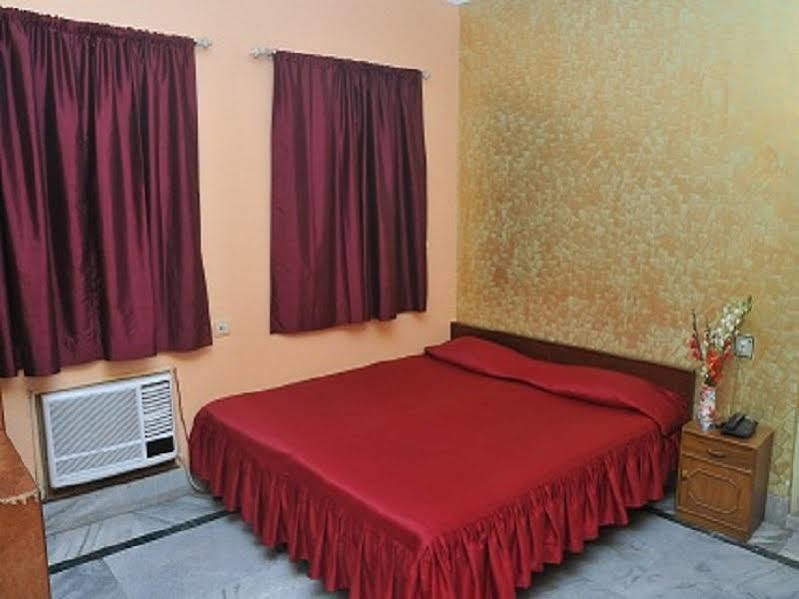 New Hotel White Palace Calcutta Exteriör bild
