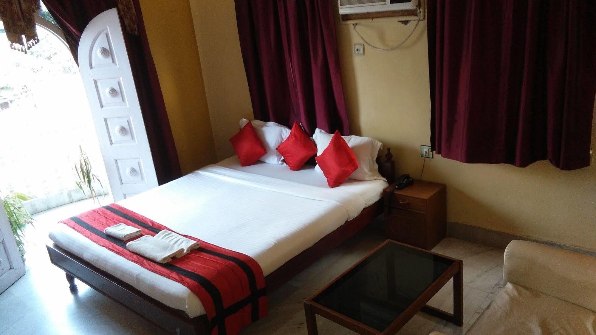 New Hotel White Palace Calcutta Exteriör bild