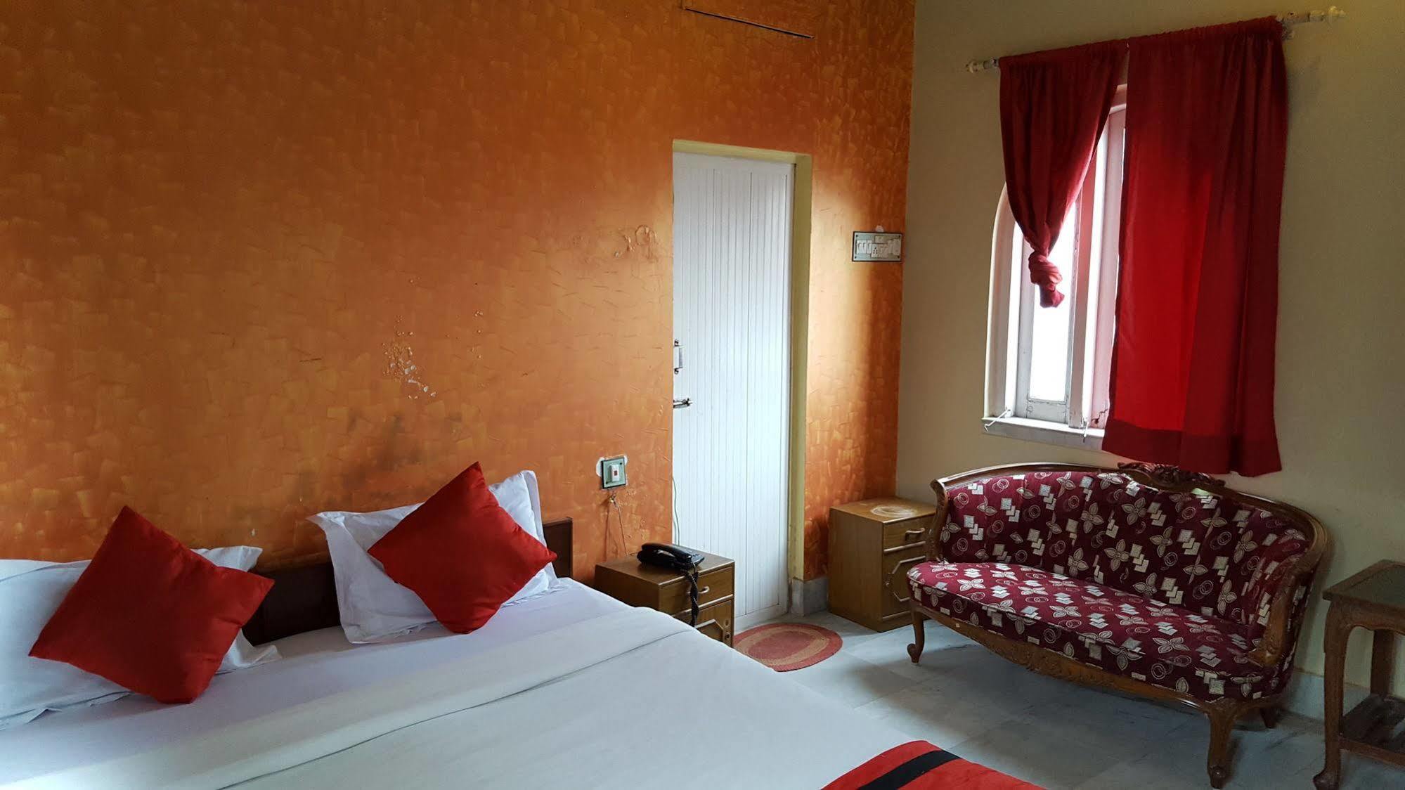 New Hotel White Palace Calcutta Exteriör bild