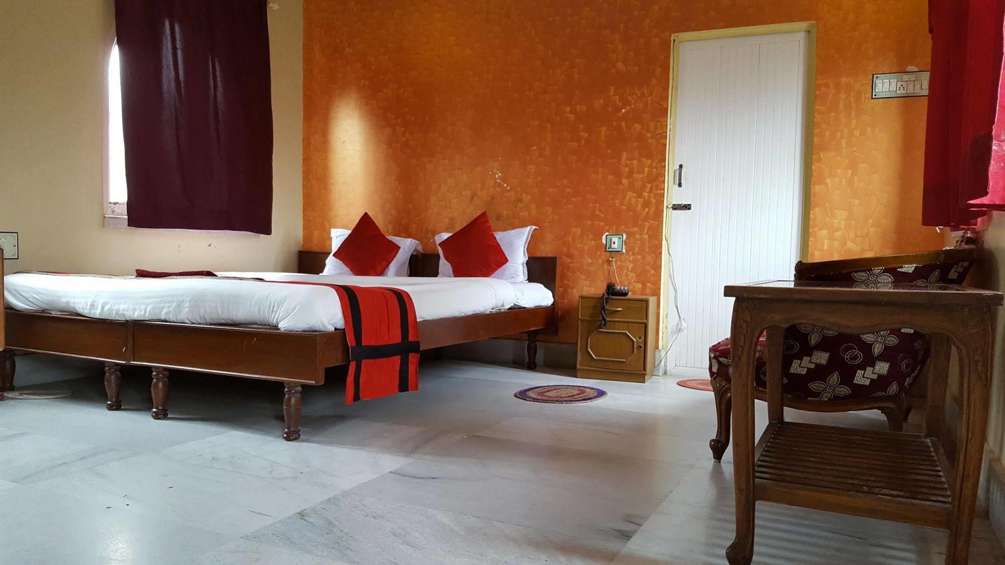 New Hotel White Palace Calcutta Exteriör bild