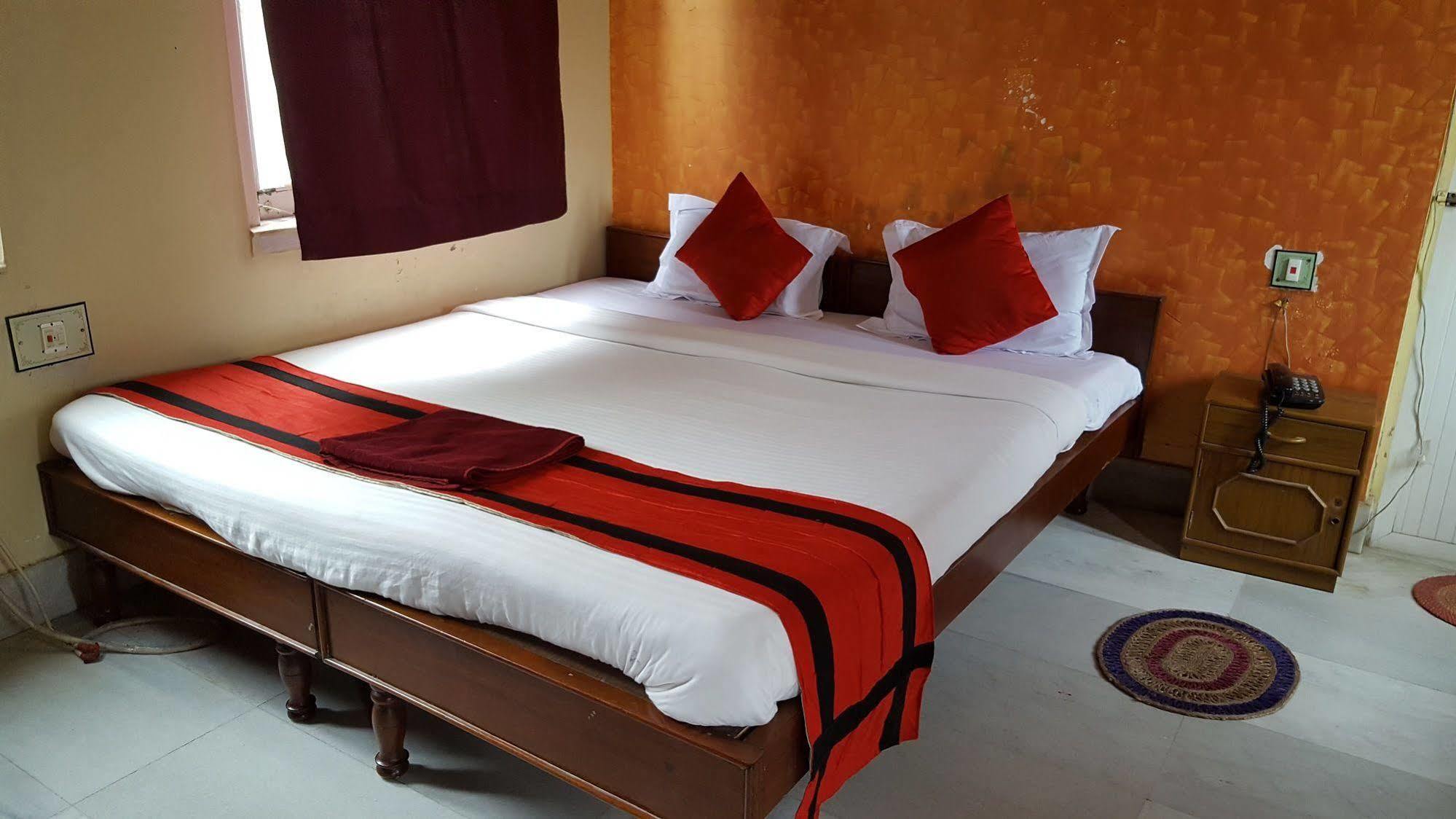 New Hotel White Palace Calcutta Exteriör bild